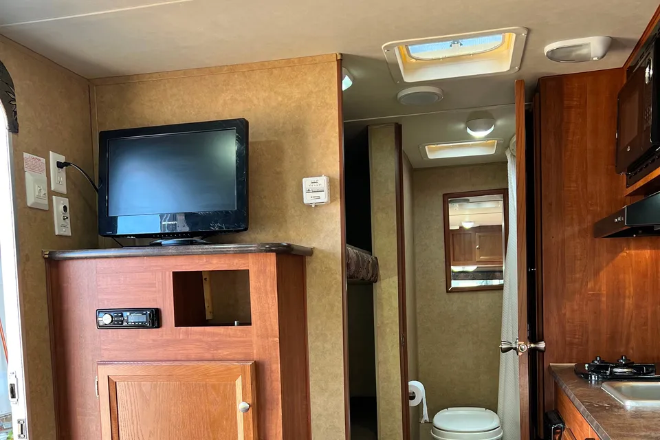 Adventure Awaits: Your Ultimate Mobile Escape Minivan, SUV towable)