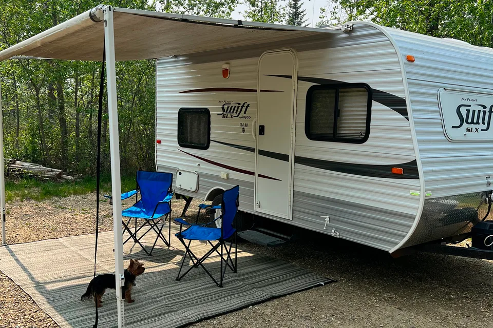 Adventure Awaits: Your Ultimate Mobile Escape Minivan, SUV towable)