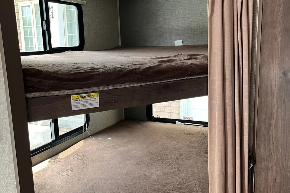 the 2pins Keystone passport ultra lite Travel Trailer