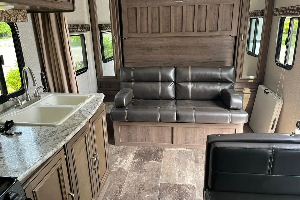 the 2pins Keystone passport ultra lite Travel Trailer