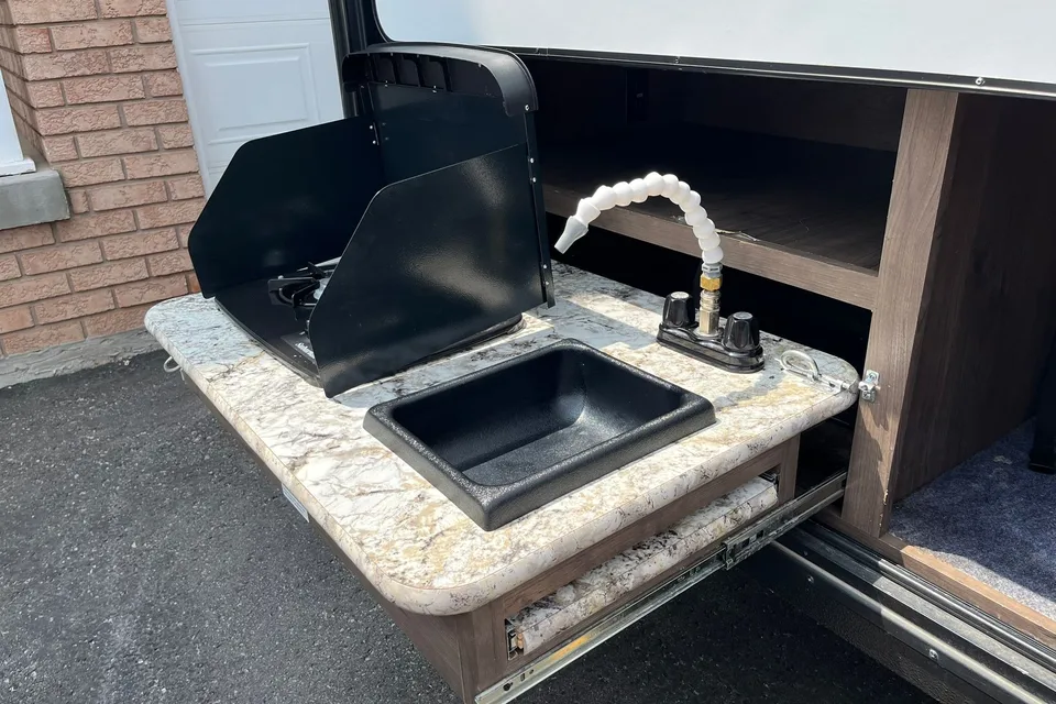the 2pins Keystone passport ultra lite Travel Trailer