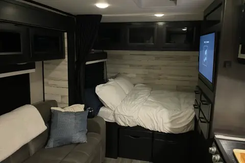 Gloria's Jayco 16fbs Travel Trailer