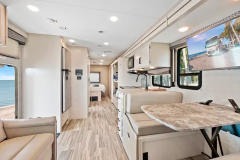 Thor ACE Luxury RV: Spacious Bunk Beds, Pet-Friendly & Fully Loaded