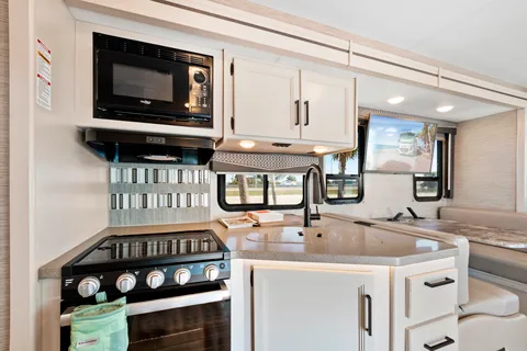 Thor ACE Luxury RV: Spacious Bunk Beds, Pet-Friendly & Fully Loaded