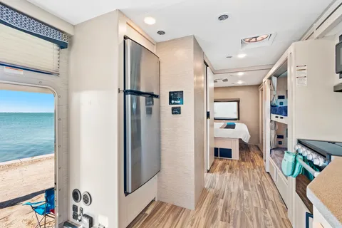 Thor ACE Luxury RV: Spacious Bunk Beds, Pet-Friendly & Fully Loaded