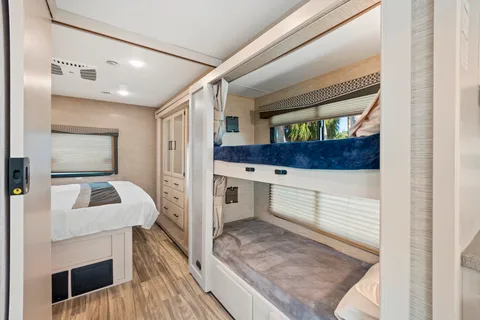 Thor ACE Luxury RV: Spacious Bunk Beds, Pet-Friendly & Fully Loaded