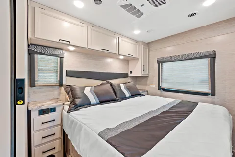 Thor ACE Luxury RV: Spacious Bunk Beds, Pet-Friendly & Fully Loaded