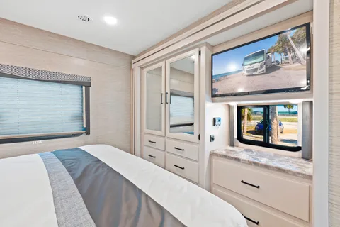 Thor ACE Luxury RV: Spacious Bunk Beds, Pet-Friendly & Fully Loaded