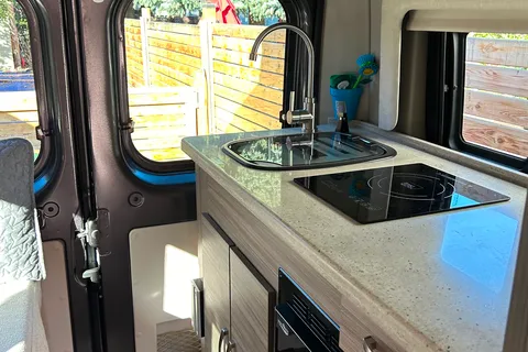 Syl’s Entegra ETHOS 20D Class B
