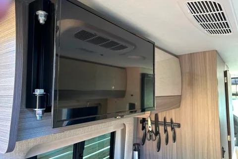 Syl’s Entegra ETHOS 20D Class B