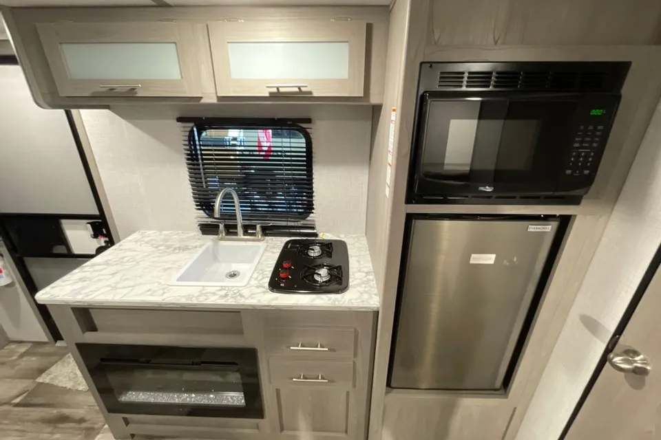 Tomie's Dutchmen Coleman 17B Travel Trailer