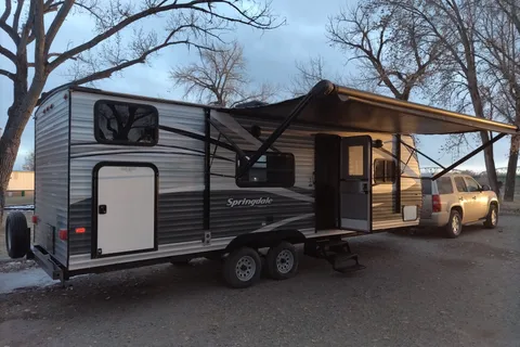 Private Queen, Sleeps 6+, Delivery!