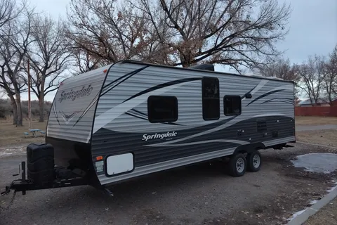 Private Queen, Sleeps 6+, Delivery!