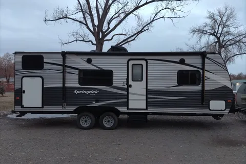 Private Queen, Sleeps 6+, Delivery!