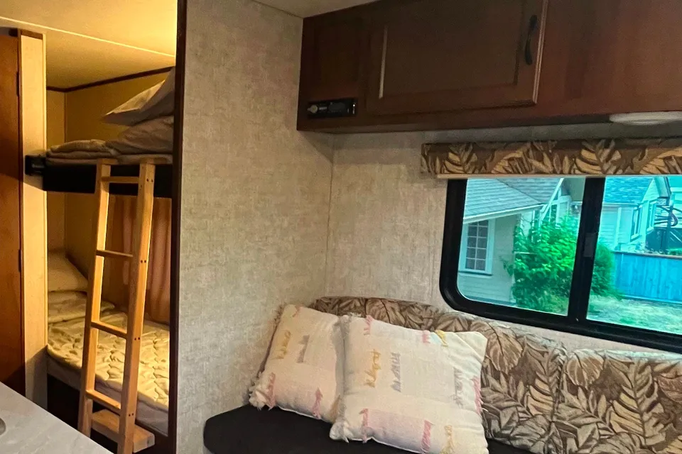Family Friendly camper Jay Flight SLX