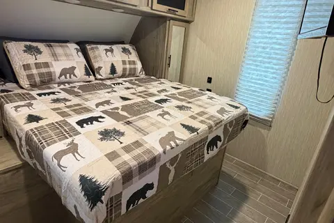 Alpha Wolf - Pet Friendly & Delivery