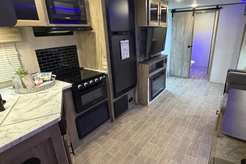 Alpha Wolf - Pet Friendly & Delivery