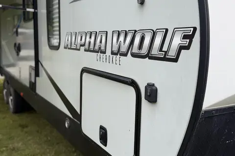 Alpha Wolf - Pet Friendly & Delivery