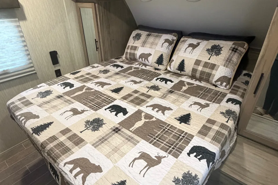 Alpha Wolf - Pet Friendly & Delivery