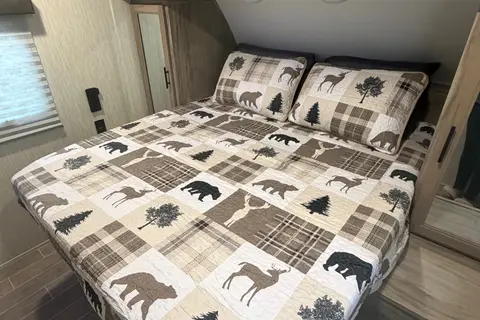 Alpha Wolf - Pet Friendly & Delivery