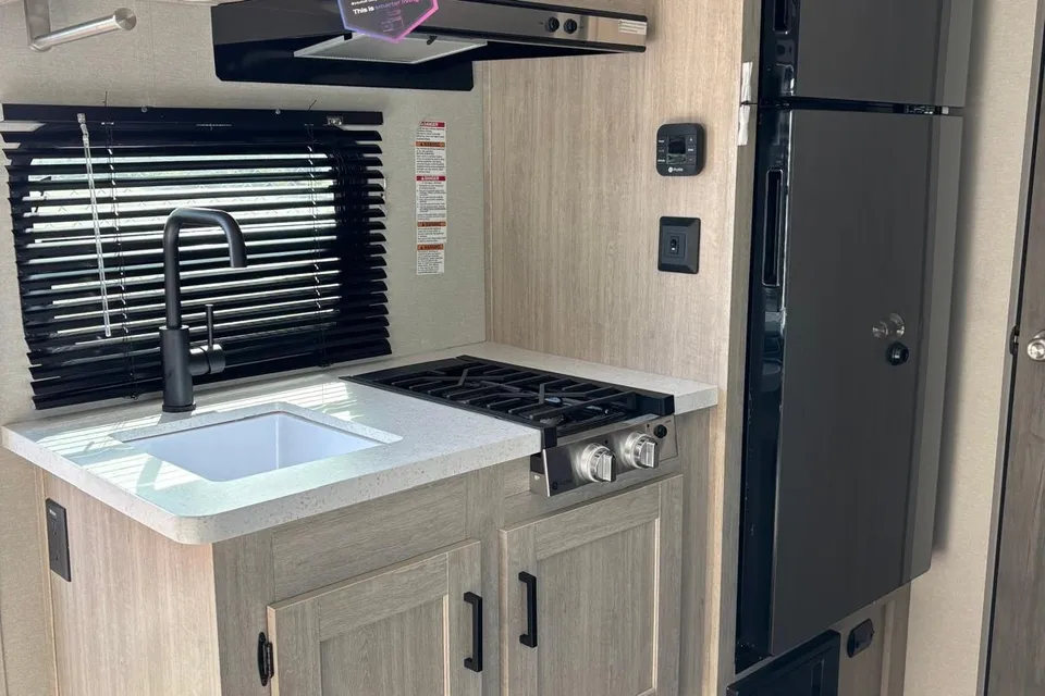 16' Travel Trailer in Airdrie