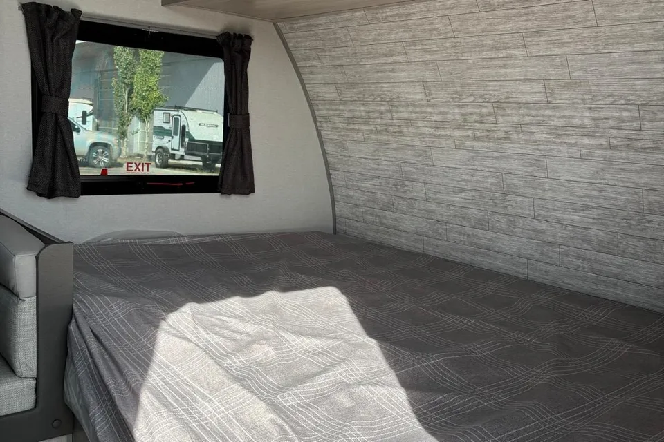 16' Travel Trailer in Airdrie