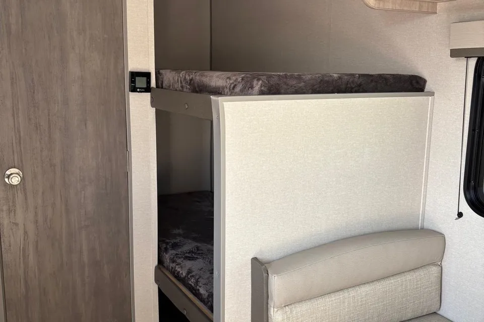 16' Travel Trailer in Airdrie