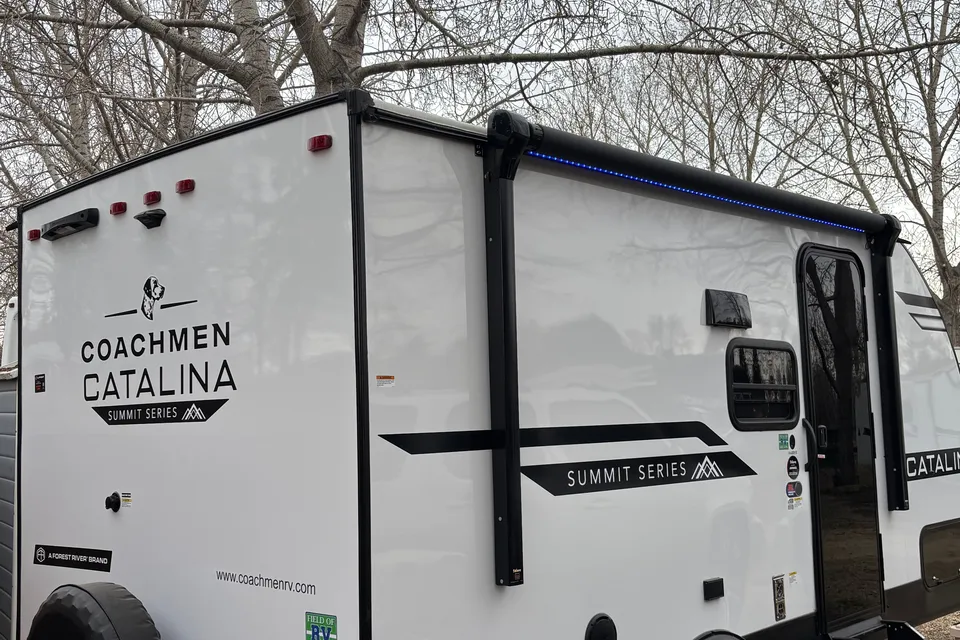 16' Travel Trailer in Airdrie