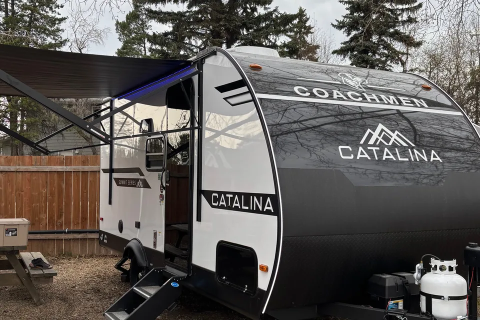 16' Travel Trailer in Airdrie