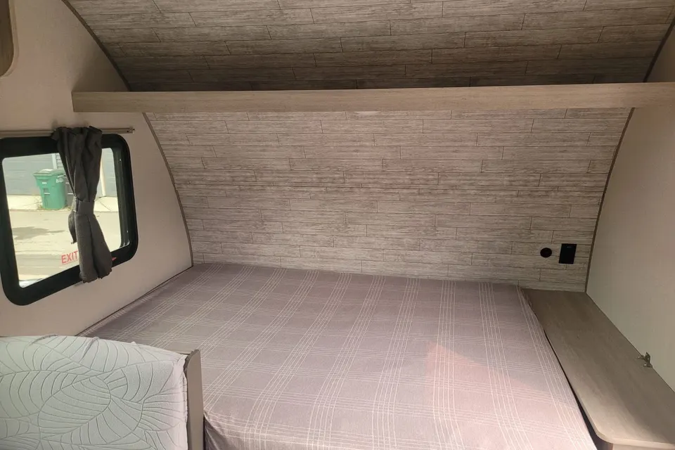 16' Travel Trailer in Airdrie