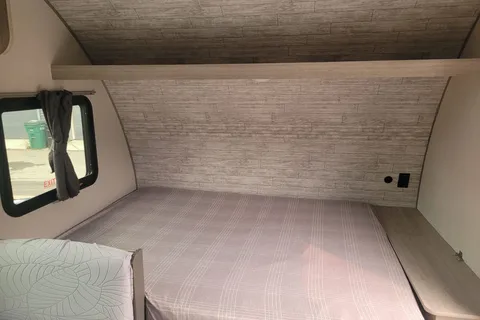 16' Travel Trailer in Airdrie