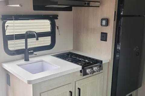 16' Travel Trailer in Airdrie