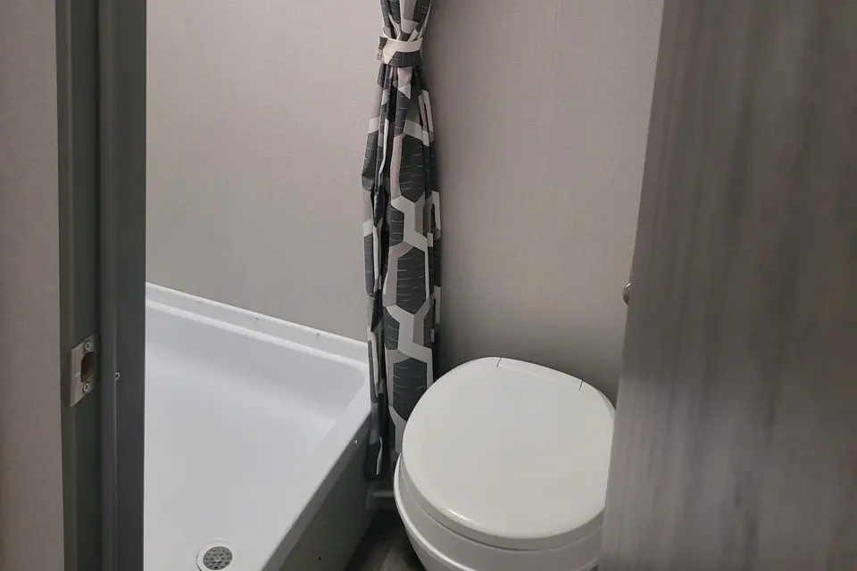 16' Travel Trailer in Airdrie