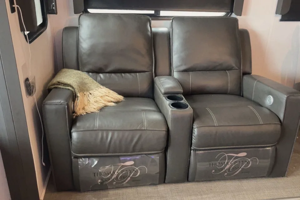 Brett's Keystone ST3570LFT23 Fifth Wheel