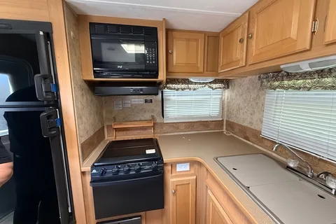 Pilgrim International Cirrus Ultra Lite 25 CRK Travel Trailer