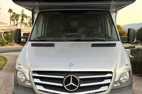 Jennifer's Forest River Sunseeker MBS 2400 Class C