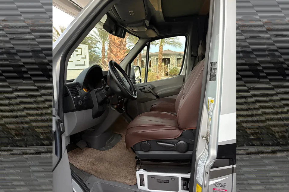 Jennifer's Forest River Sunseeker MBS 2400 Class C