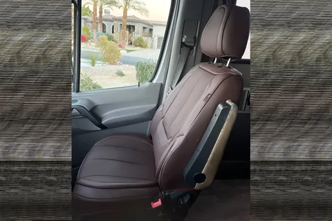 Jennifer's Forest River Sunseeker MBS 2400 Class C