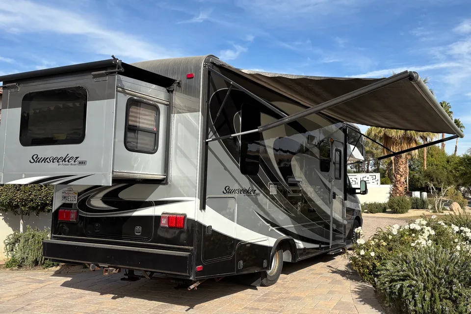 Jennifer's Forest River Sunseeker MBS 2400 Class C
