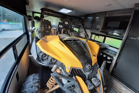 Roulotte Cargo Salem 260RT (2019) – Grand garage, terrasse & Foyer électrique