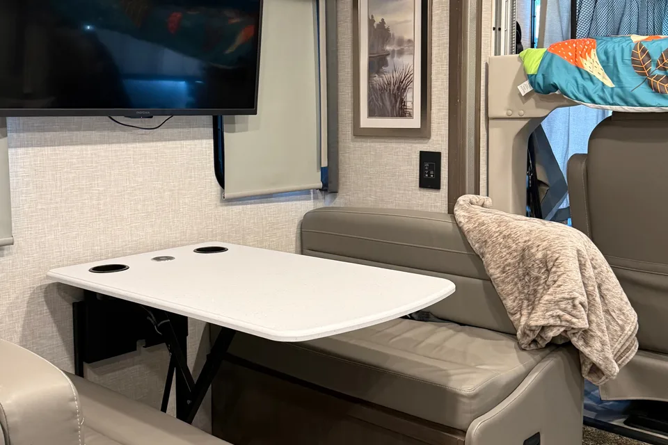 Dube’s Thor Motor Coach Windsport Class A