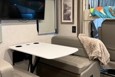 Dube’s Thor Motor Coach Windsport Class A