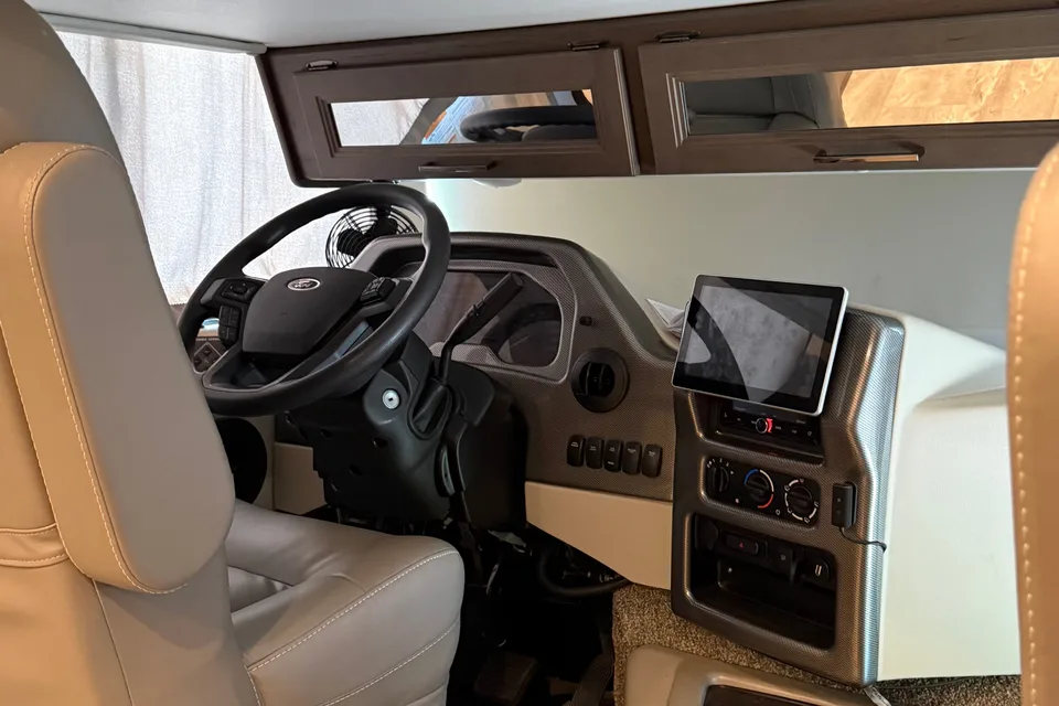 Dube’s Thor Motor Coach Windsport Class A