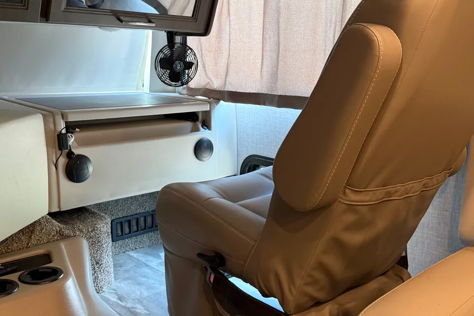Dube’s Thor Motor Coach Windsport Class A