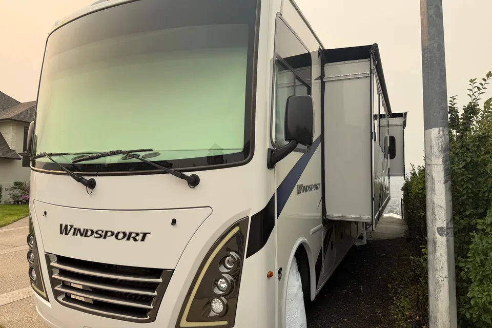 Dube’s Thor Motor Coach Windsport Class A