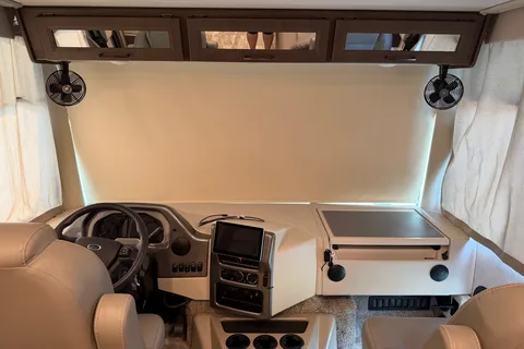 Dube’s Thor Motor Coach Windsport Class A