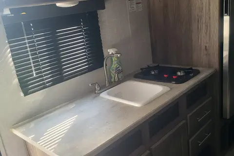 Crossroads Zinger Lite 18BH Travel Trailer