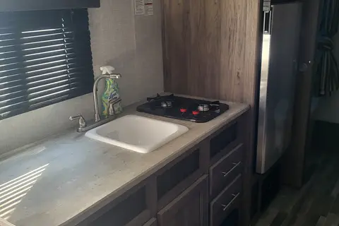 Crossroads Zinger Lite 18BH Travel Trailer