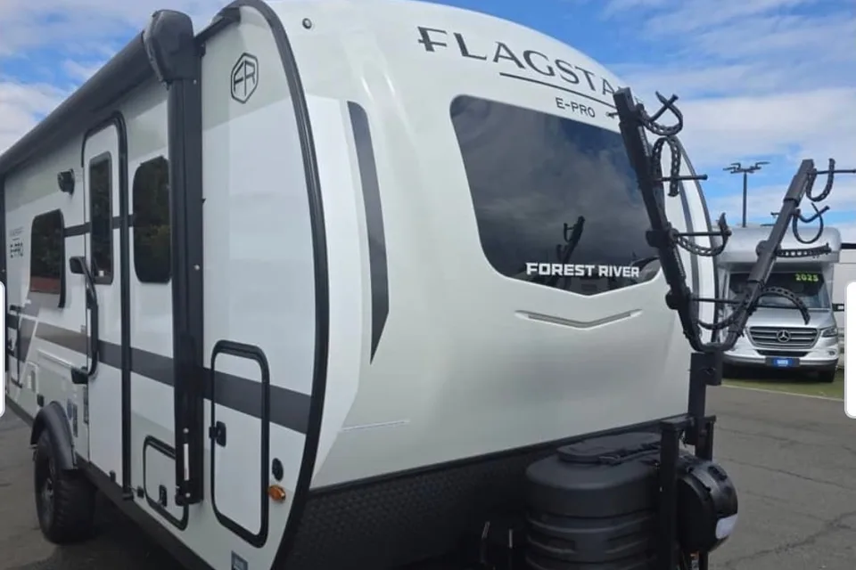 zeus's Forest River FOREST RIVER FLAGSTAFF E-PRO 19FD Travel Trailer
