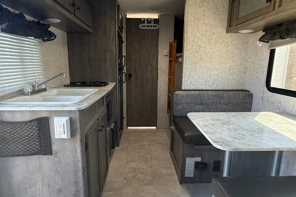 Van's Coachmen Apex Nano 185 BH Travel Trailer